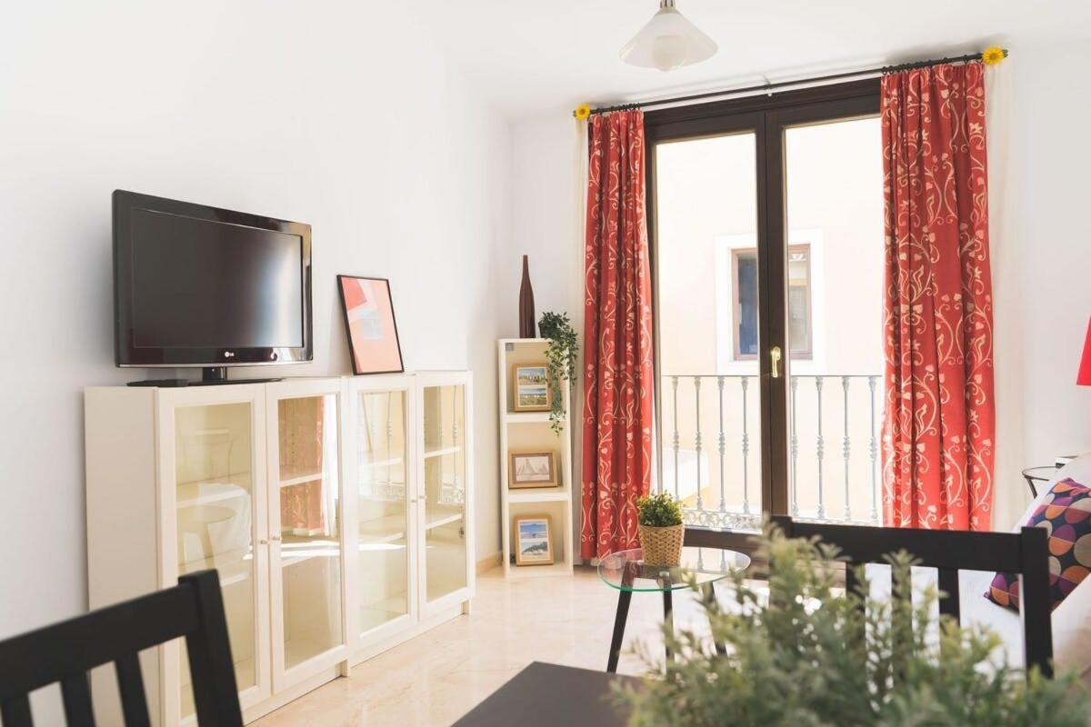 Centrico Apartamento En Calle Carreteria - Malaga Bagian luar foto